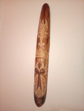 Cuadro decorativo de madera tallada