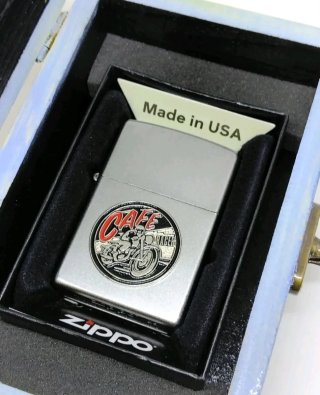 Zippo CAFE RACER en cofre de madera.