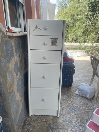 Cajonera blanca de madera
