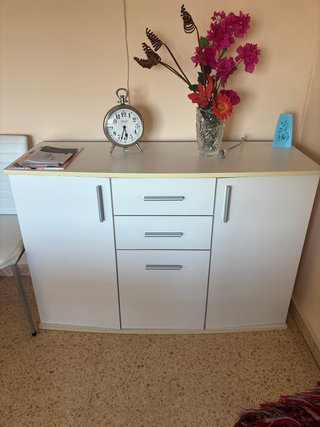Cómoda blanca con cajones y puertas 120x45x81
