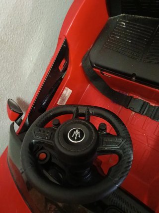 Coche eléctrico infantil Maserati rojo