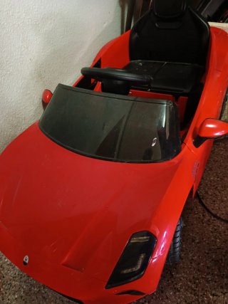 Coche eléctrico infantil Maserati rojo