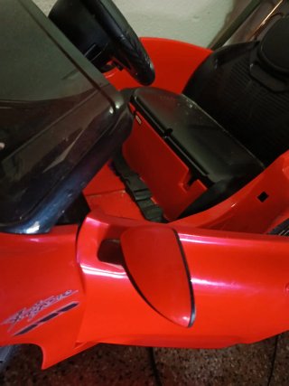 Coche eléctrico infantil Maserati rojo