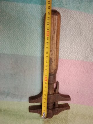 Llave antigua ajustable