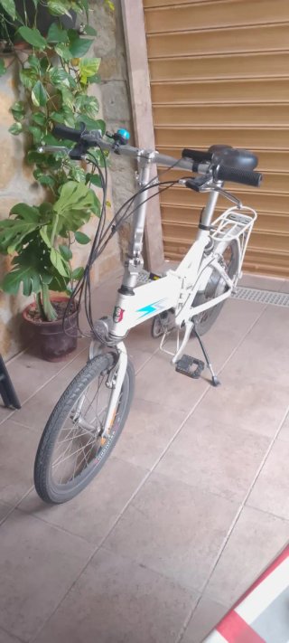 Bicicleta Eléctrica Plegable Blanca