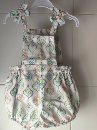 Peto Bebé Unisex Estampado Floral, de José varón