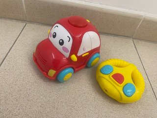 Coche teledirigido para bebé