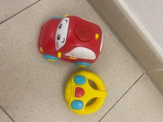 Coche teledirigido para bebé