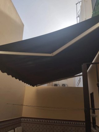 Toldo gris y verde