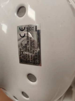 Ventilador de techo blanco con luz