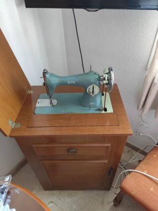Máquina de coser Alfa