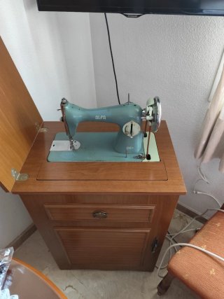 Máquina de coser Alfa