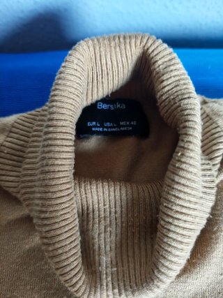 Jersey Bershka cuello alto beige talla L