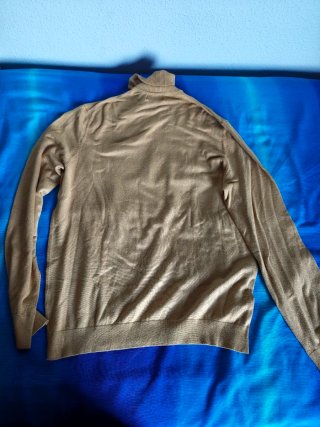 Jersey Bershka cuello alto beige talla L