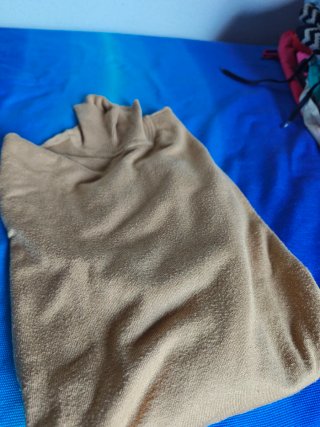 Jersey Bershka cuello alto beige talla L