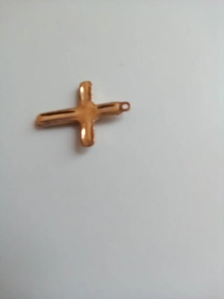 Cruz de oro puro 24k con diamantes