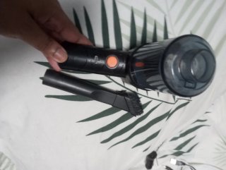 Aspirador portátil negro y naranja