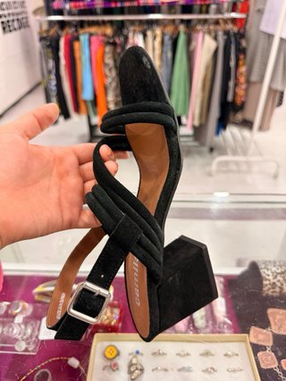 Sandalia tacón cuadrado Camila's Negra