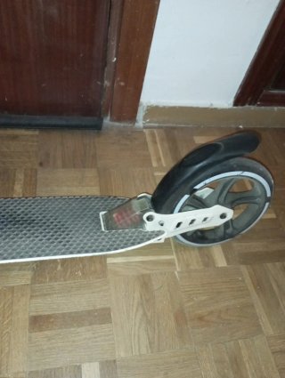 Patinete blanco plegable