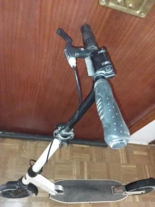 Patinete blanco plegable