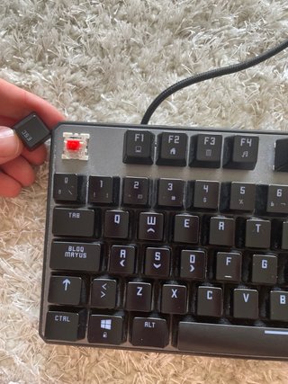 Teclado Mecánico RGB Krom Kernel completo