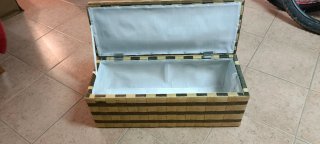 Baúl de mimbre tejido beige y marrón