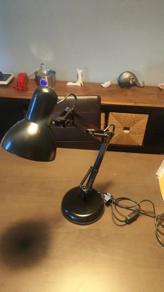 Lámpara de escritorio flexo negra