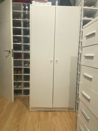 Armario blanco de madera
