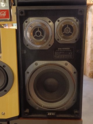 Varios modelos de altavoces hi-fi