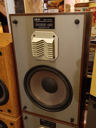 Varios modelos de altavoces hi-fi