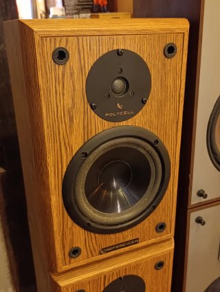 Varios modelos de altavoces hi-fi