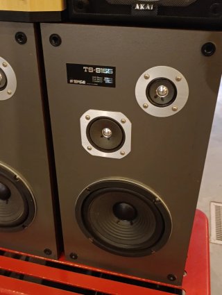 Varios modelos de altavoces hi-fi