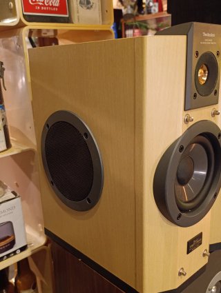 Varios modelos de altavoces hi-fi
