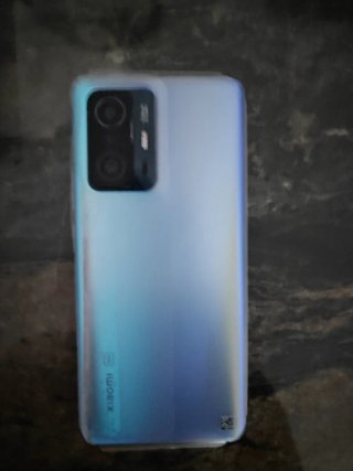 Xiaomi 11T con caricabatterie e cuffie