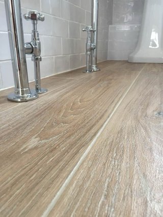 Reforma de Baño Alicatador solador tarima vinílico