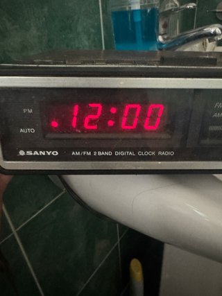 Radio Despertador Digital Sanyo AM/FM