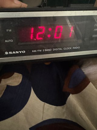 Radio Despertador Digital Sanyo AM/FM