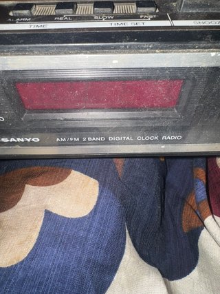 Radio Despertador Digital Sanyo AM/FM