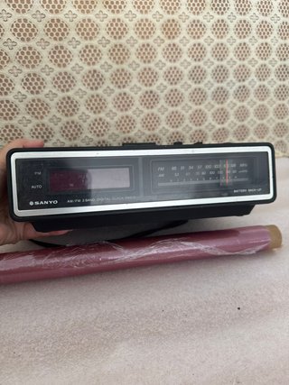 Radio Despertador Digital Sanyo AM/FM