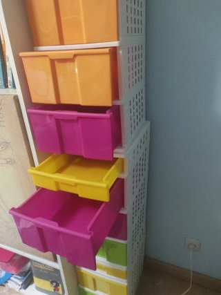 Cajonera apilable de plástico multicolor