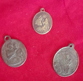 Lote 3 medallas religiosas antiguas