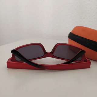 Gafas de sol infantiles rojas y negras