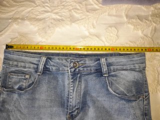 Pantalón corto vaquero desgastado