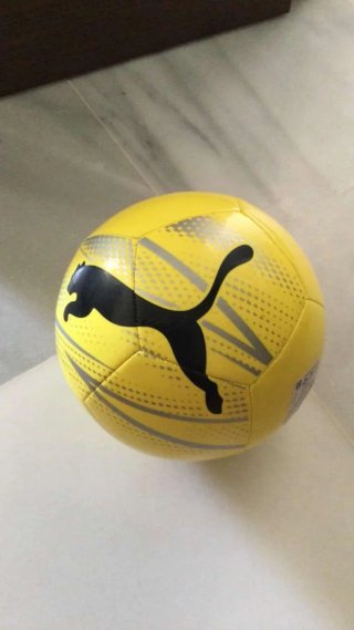 Balón de fútbol Puma amarillo