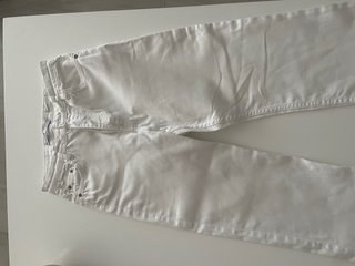 Vaqueros Bershka blancos talla 38