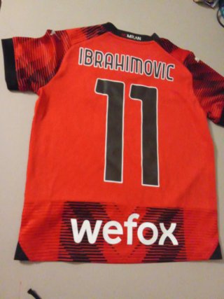 Completo Milan 22/23 Ibrahimovic 7/8 anni