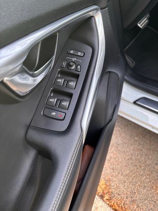 Volvo V40 T3 R-design