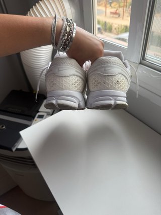 Nike Vomero 5 Plata y Blanco
