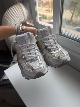 Nike Vomero 5 Plata y Blanco