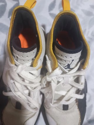 Zapatillas Jordan Negras y Blancas